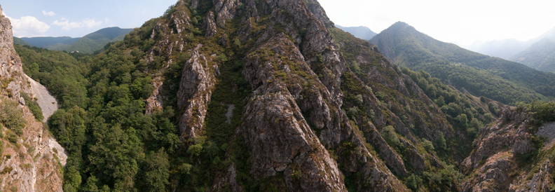 montagnes abruptes,Picos de Europa.jpg