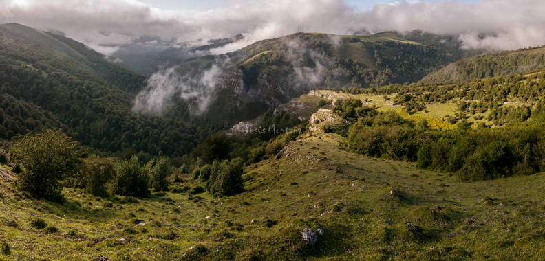 Montañas,nubes y bosques, en Cantabria