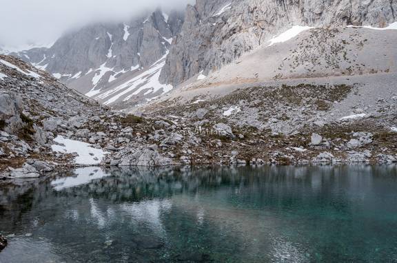 Lago de desnieve en Picos de Europa, Fuente De