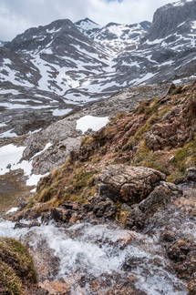 Catarata de desnieve en Picos de Europa, Fuente De
