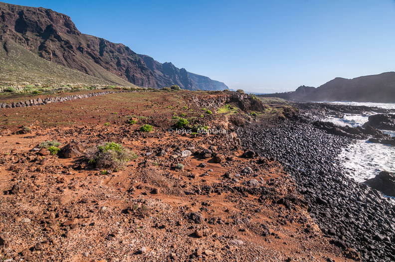 Playa volcanica en Tenerife.jpg